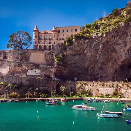 Apartment Libeccio - Flat With Terrace And Sea View, Perfect For Up To 3 Guests