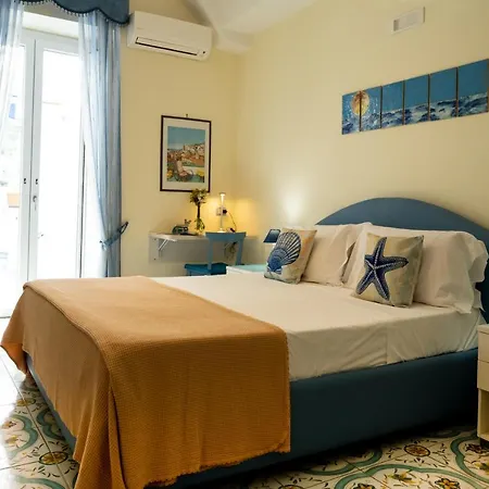 Libeccio - Flat With Terrace And Sea View, Perfect For Up To 3 Guests شقة *