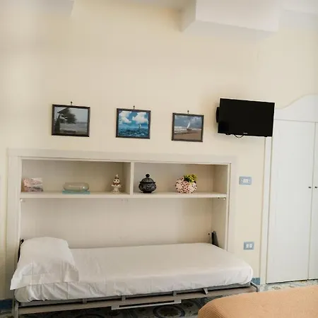 Libeccio - Flat With Terrace And Sea View, Perfect For Up To 3 Guests شقة *
